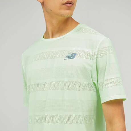 Remera New Balance de Hombre - Q SPEED JACQUARD - MT13277VSG GREEN