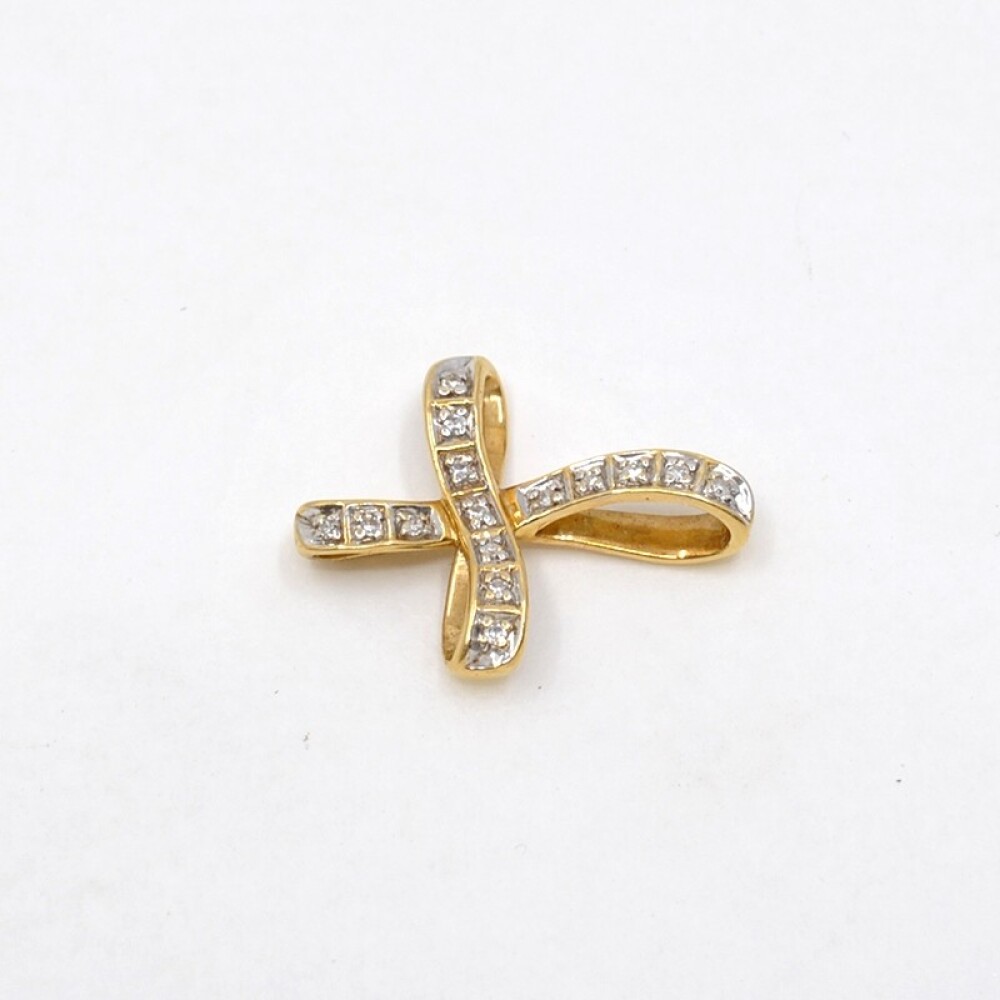 Cruz de oro 18K amarillo y brillantes 20 x 16 mm. Cruz de oro 18K amarillo y brillantes 20 x 16 mm.