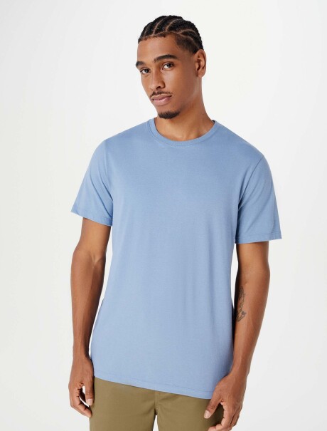 CAMISETA BÁSICA UNISSEX REGULAR WORLD AZUL CLARO