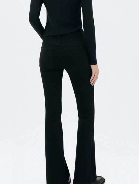 PANTALÓN FLARE CINTURA MEDIA NEGRO