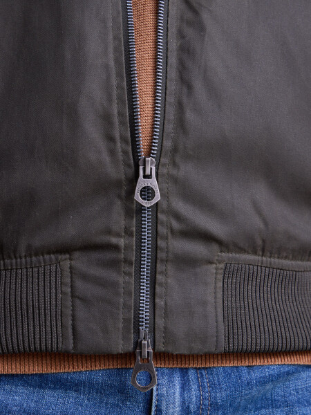 OUTWEAR TAURUS VERDE OSCURO
