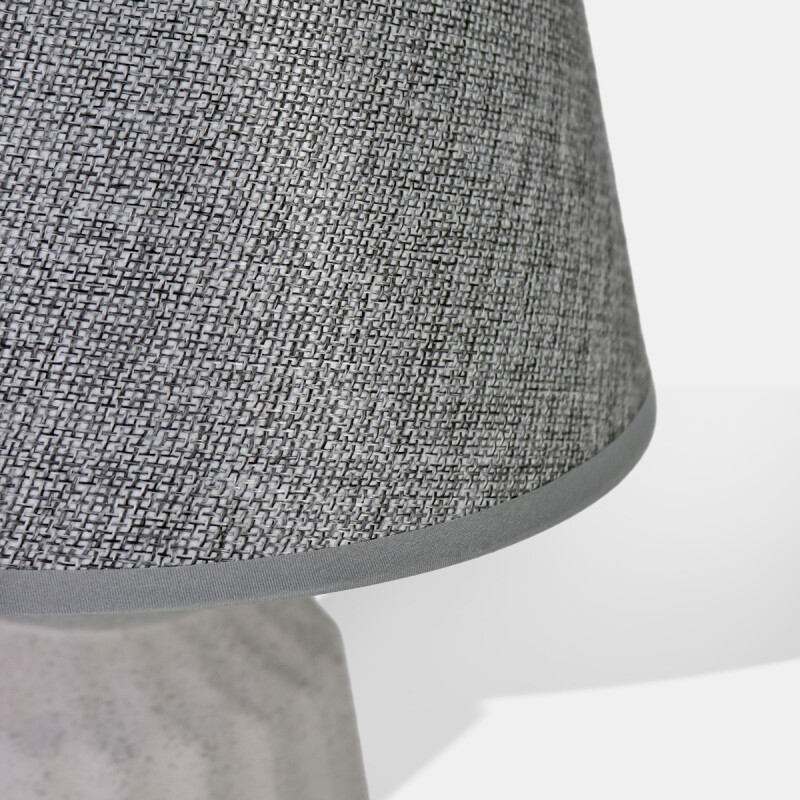 LAMPARA GRIS C/BASE CERAMICA GRIS P/MESA 31X20CM Unica