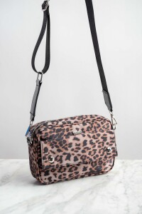 Cartera Animal Print Camel