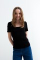 Remera m/c en rib cuello cuadrado NEGRO
