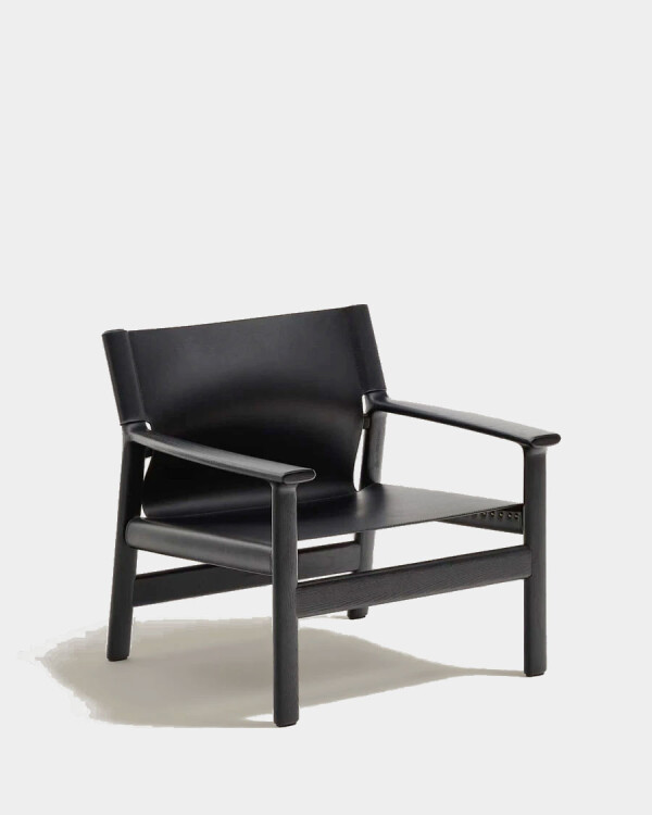 Butaca Jan de fibras de cuero reciclado reciclado negra y madera maciza de fresno con acabado negro FSC 100%