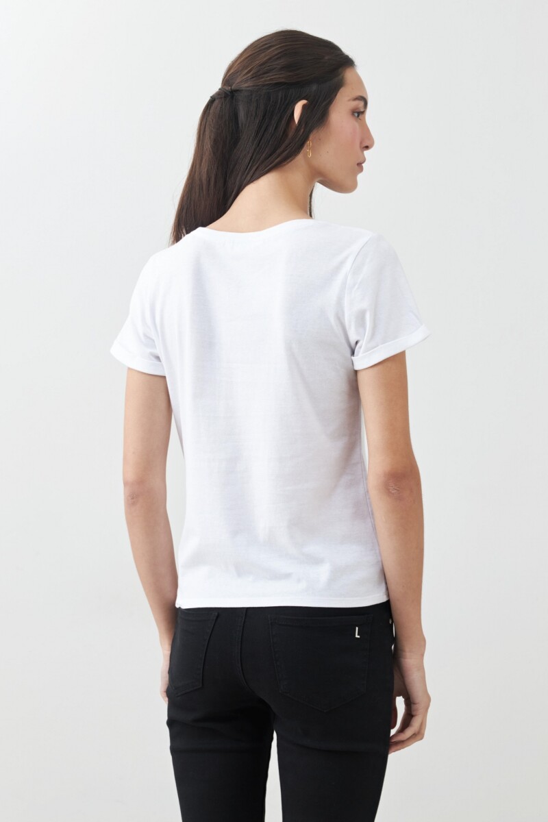 Remera escote a la base blanco