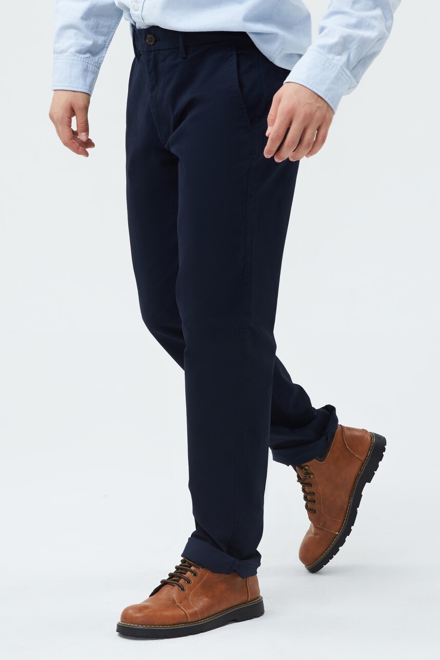 Pantalón Khaki Essential Straight Hombre New Classic Navy