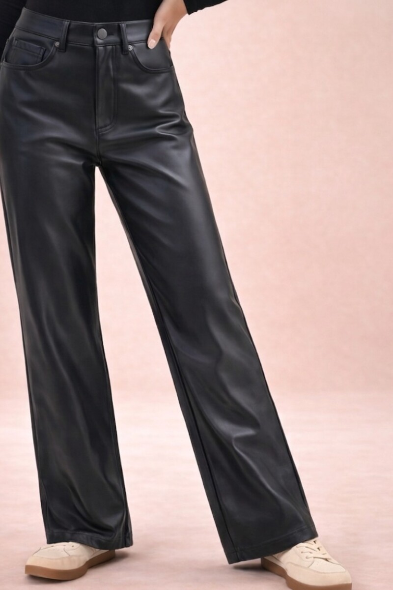 Pantalón Eco Cuero. Pantalón Eco Cuero.
