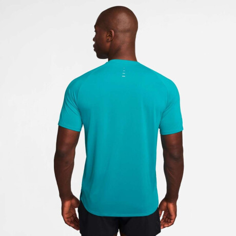 Remera Nike Dri-Fit Adv Stride Top de Hombre Multicolor