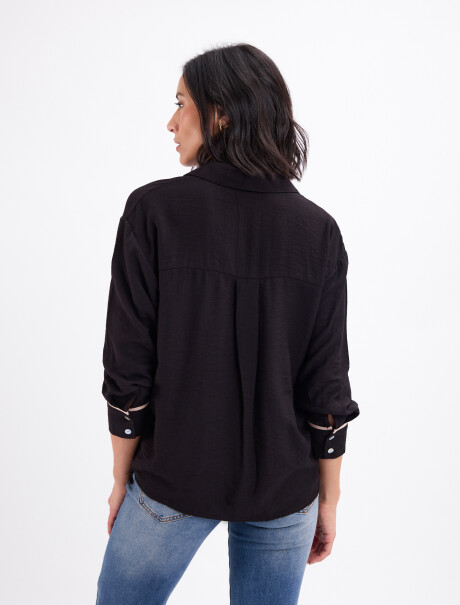 Camisa con vivos negro