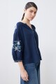 Blusa boho con bordados azul marino