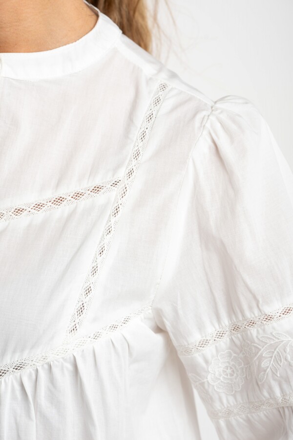 Blusa Algodón Con Detalles Encaje Crudo