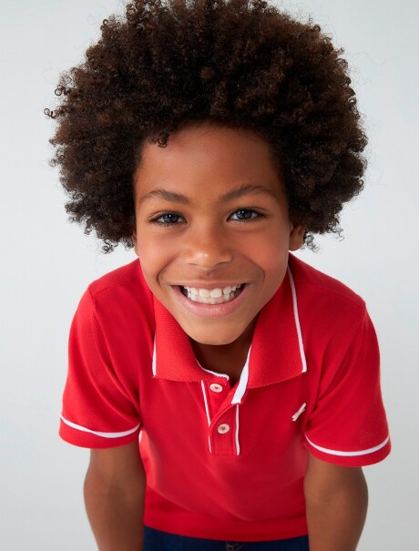 CAMISA DE CUELLO CON ESTAMPADO ROJO