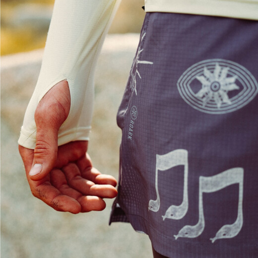 Remera Roark Hooded Expedition - Blanco Remera Roark Hooded Expedition - Blanco