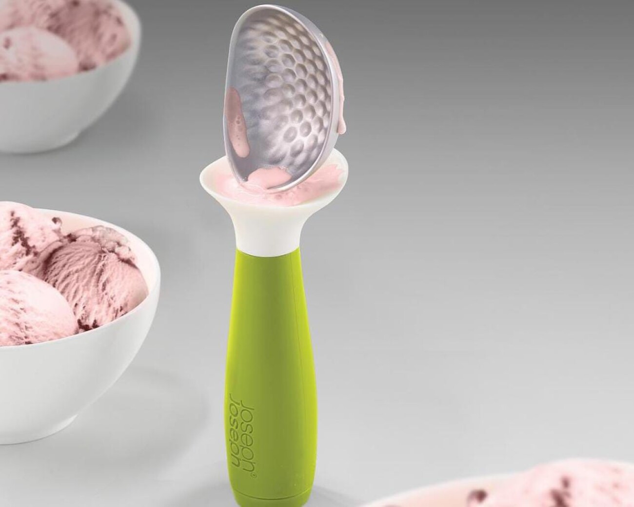 Cuchara para helado con sistema antigoteo. Cuchara para helado con sistema antigoteo.