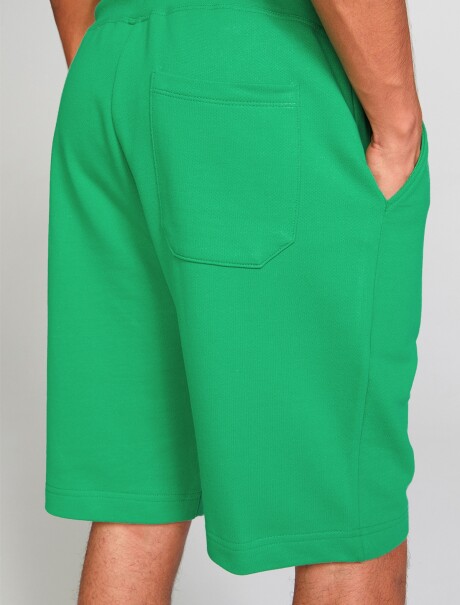 BERMUDA BÁSICA MASCULINA CON ELÁSTICO VERDE