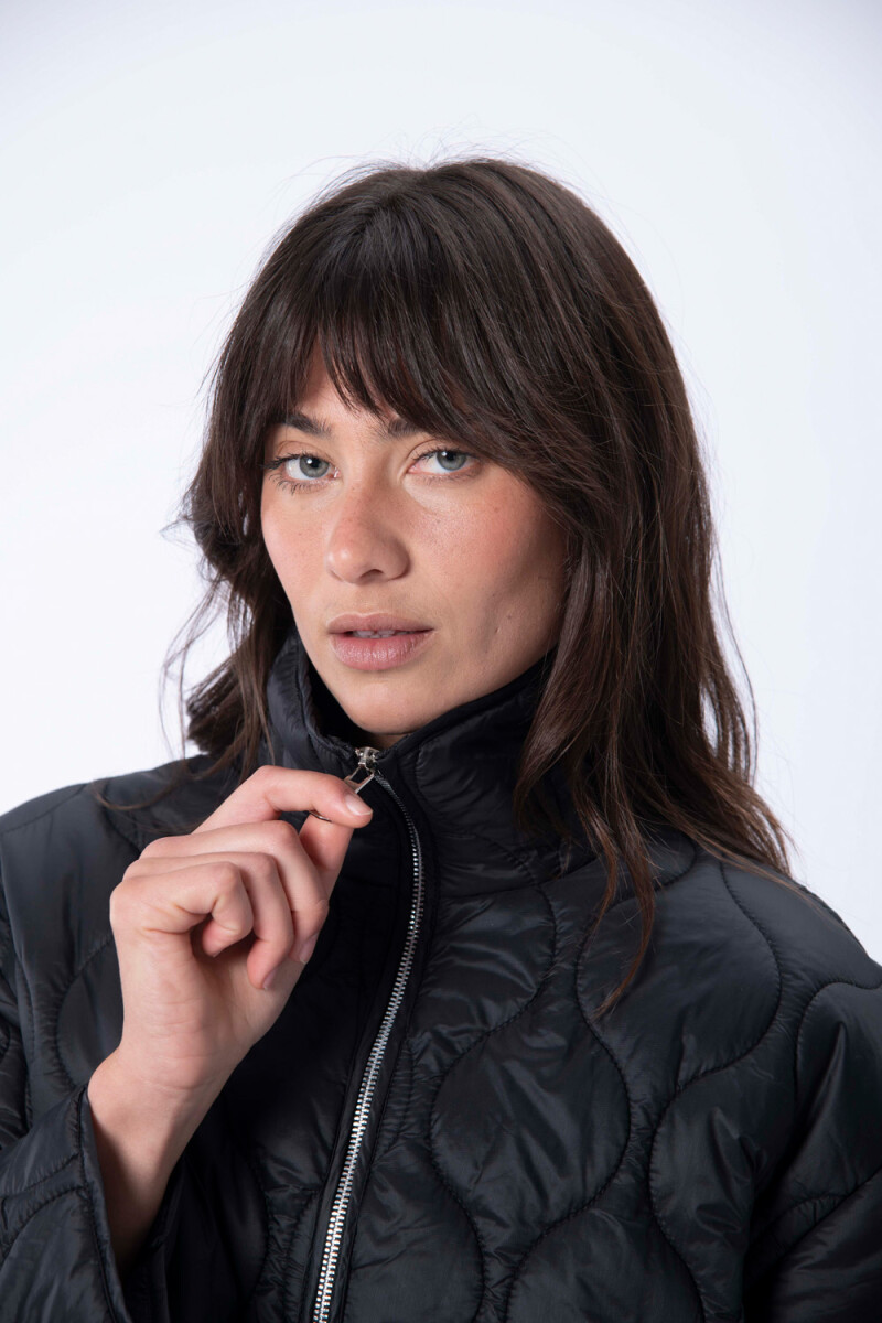 Campera capitoneada Negro