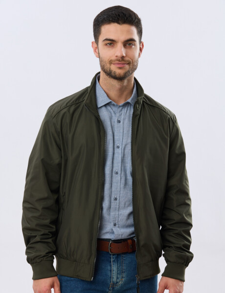 CAMPERA LIVIANA DE NYLON Verde