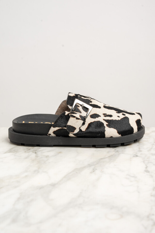 Zueco Cuero Vaca Negro