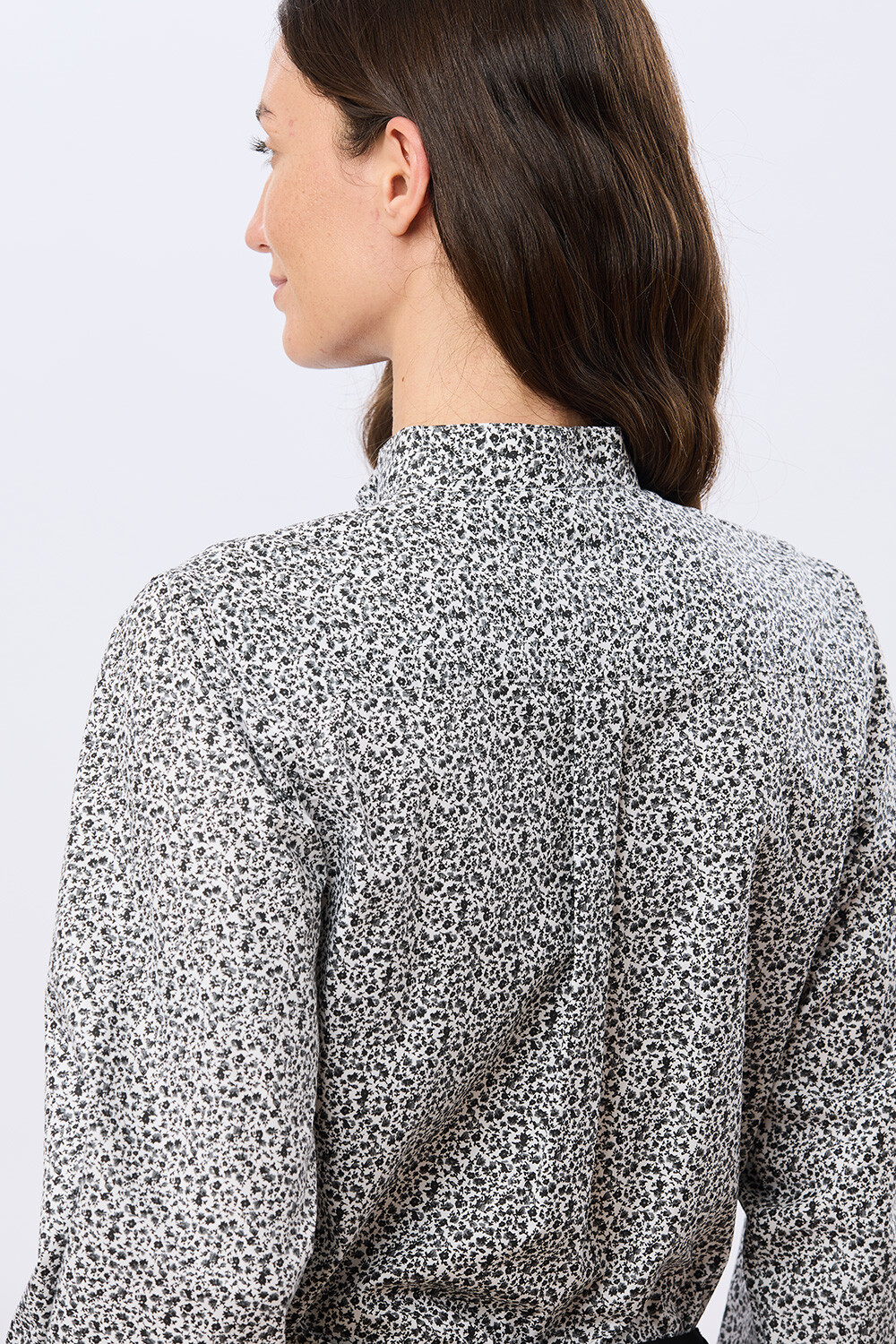 CAMISA ESTAMPADA CON FRUNCES Negro