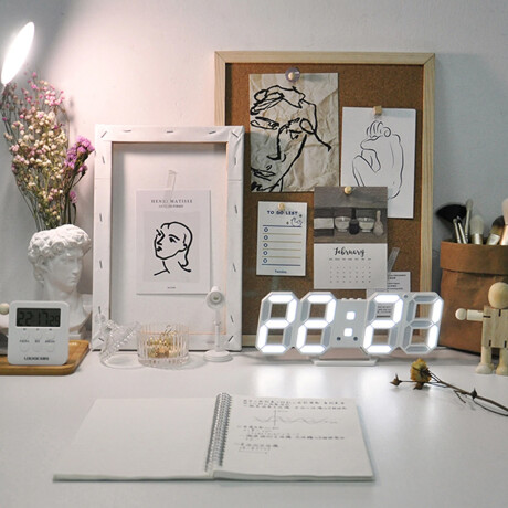 Reloj Digital Blanco 3d Sc