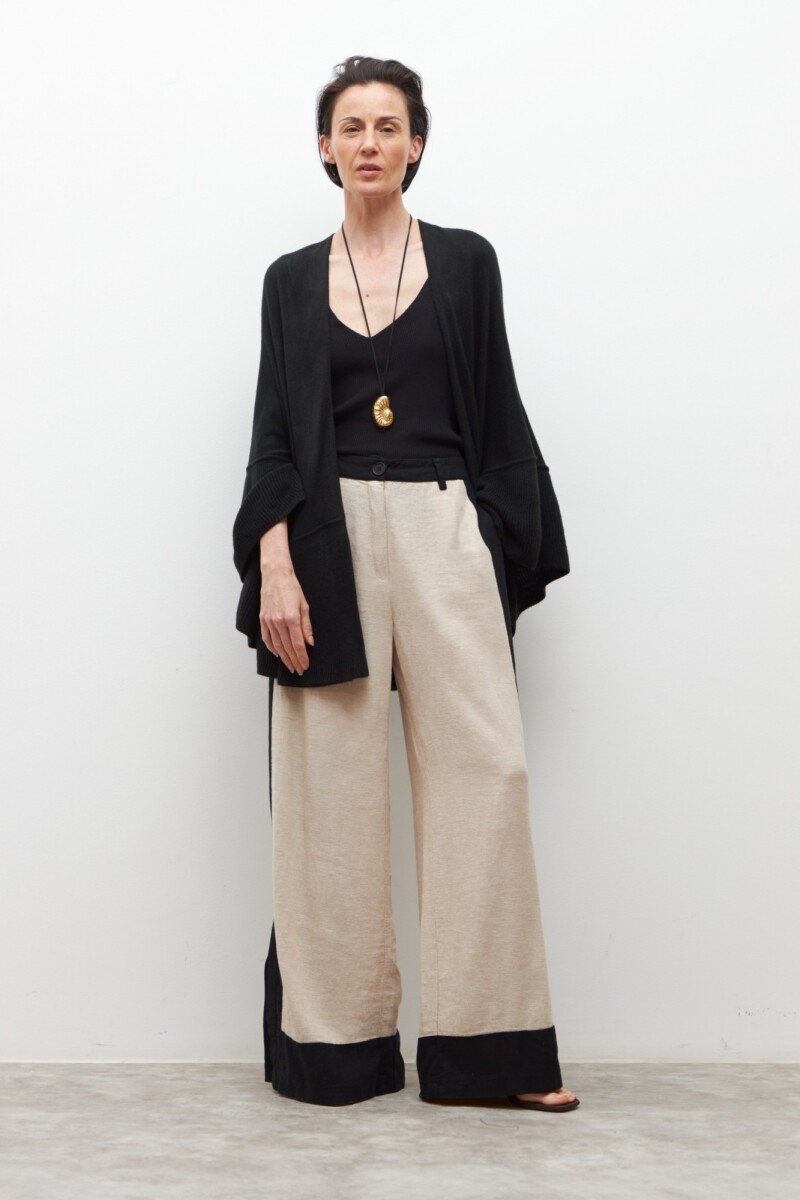 Capa tejida con volados - negro 