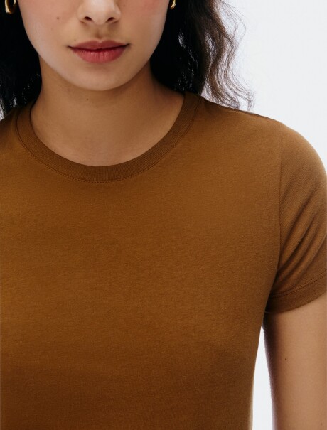 CAMISETA BÁSICA SLIM MARRÓN