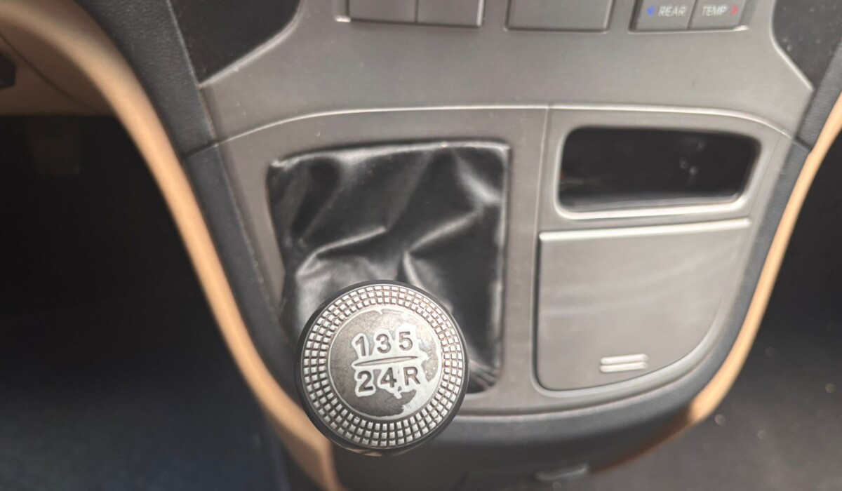 Hyundai H1 MiniBus 12 Plz GLS Diesel - 2014 Hyundai H1 MiniBus 12 Plz GLS Diesel - 2014