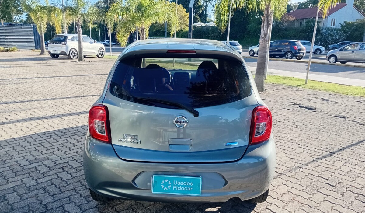 Nissan March Extra Full 1.6 - 2015 Nissan March Extra Full 1.6 - 2015