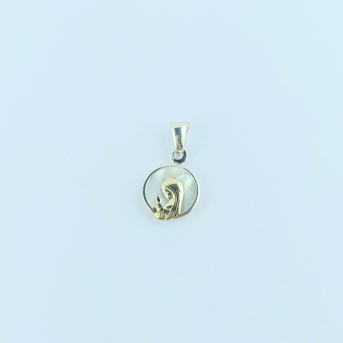 Medalla religiosa de plata 925 y double en oro 18 ktes con nácar, VIRGEN NIÑA. 