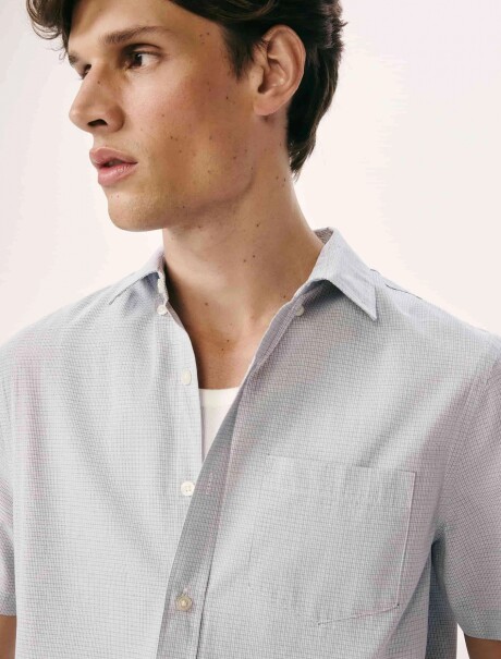 CAMISA MANGA CORTA CON ESTAMPADO GRIS