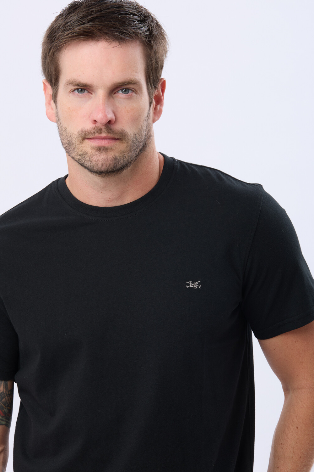REMERA BÁSICA DE ALGODÓN Negro