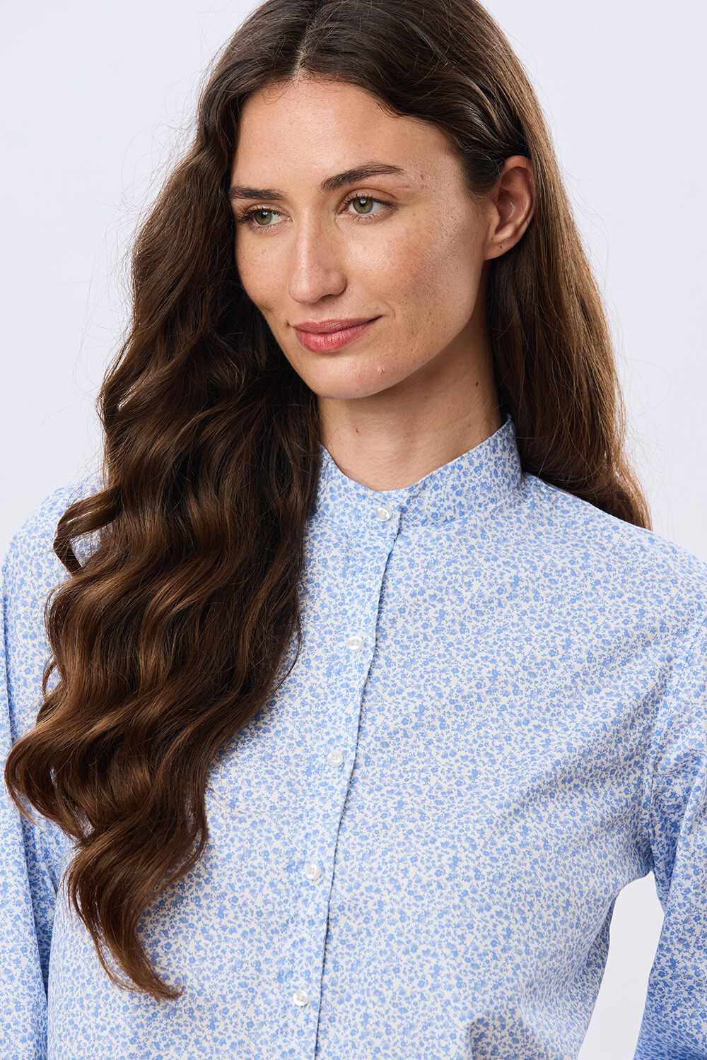 CAMISA ESTAMPADA CON FRUNCES Celeste