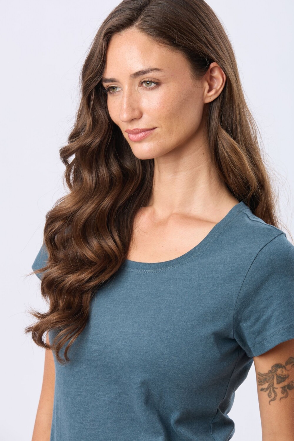 REMERA BÁSICA DE ALGODÓN Petroleo