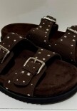 SANDALIA TIRAS TACHAS Chocolate