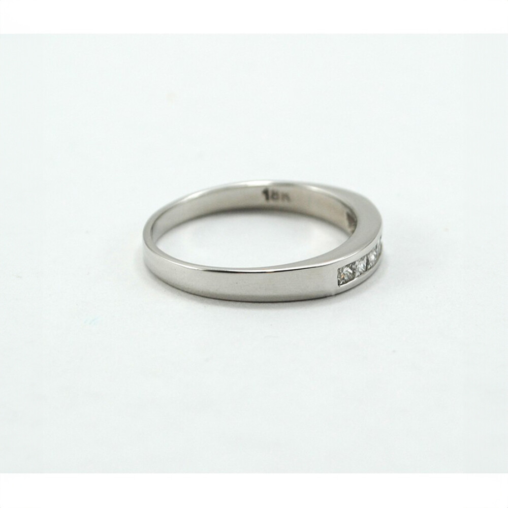 Anillo Oro 18K Blanco Y 7 Brillantes Corte Princesa Anillo Oro 18K Blanco Y 7 Brillantes Corte Princesa