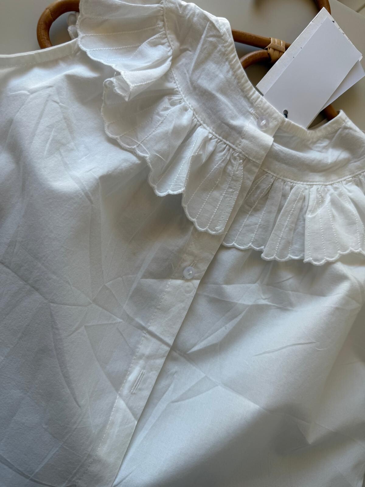 Blusa Almudena abotonada espalda Blusa Almudena abotonada espalda