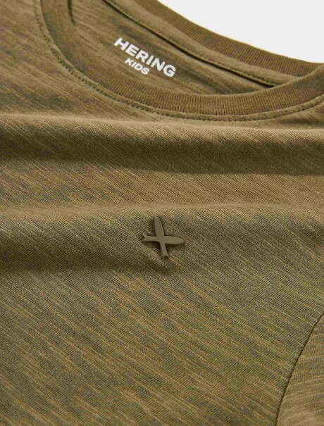 CAMISETA BÁSICA INFANTIL MODELO REGULAR VERDE