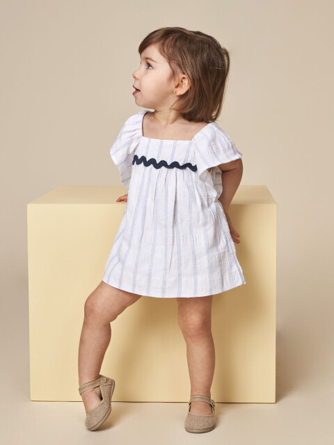 Vestido De Rayas Con Detalle De Ondas Blanco