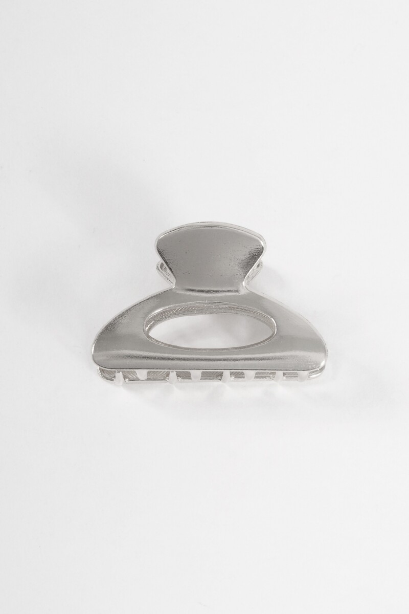 Broche metálico ovalado plateado