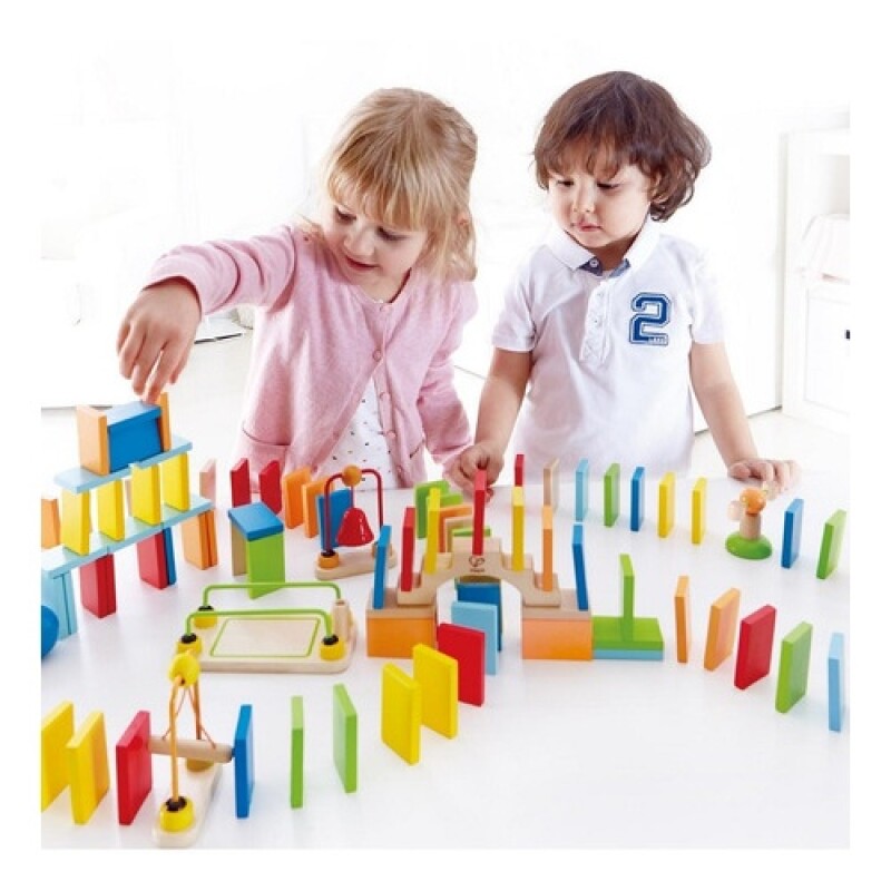 Dominó en madera con accesorios Hape Dominó en madera con accesorios Hape