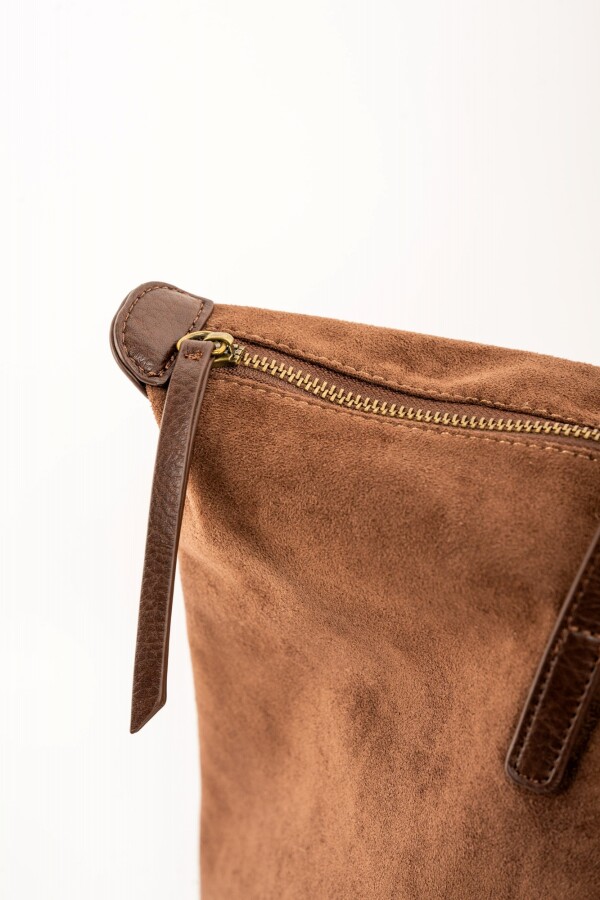 Travel Bag Gamuza Vegana Con Cierre Chocolate