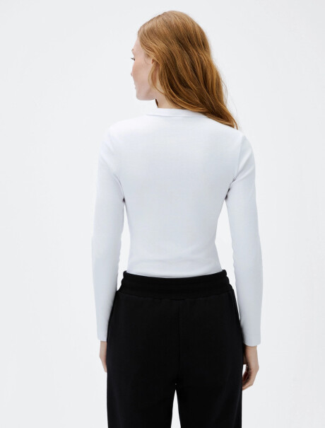 CAMISETA BÁSICA EN TELA ACANALADA BLANCO