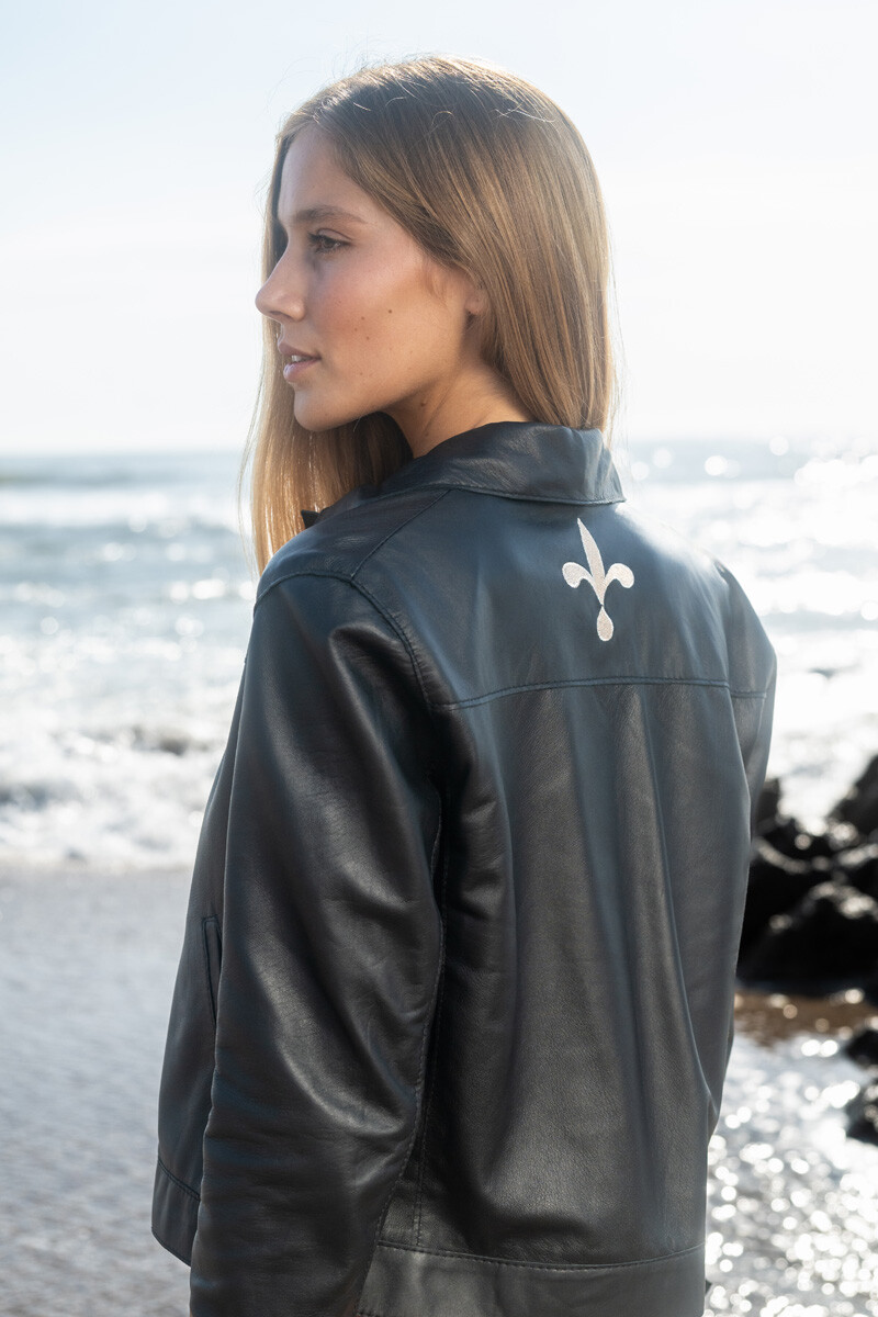 Jeanera lis Negro