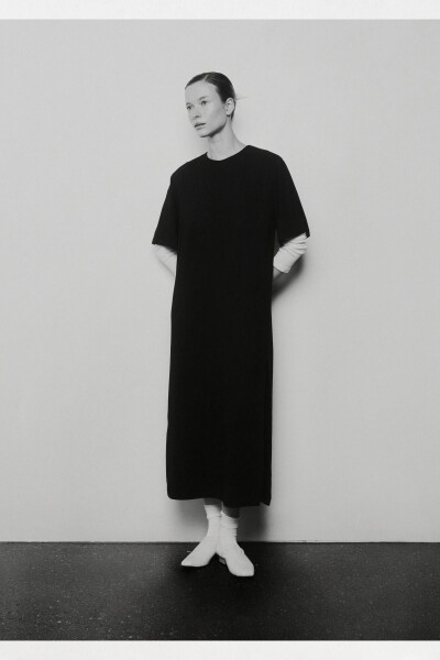 0055 COTTON DRESS CON MANGA Negro