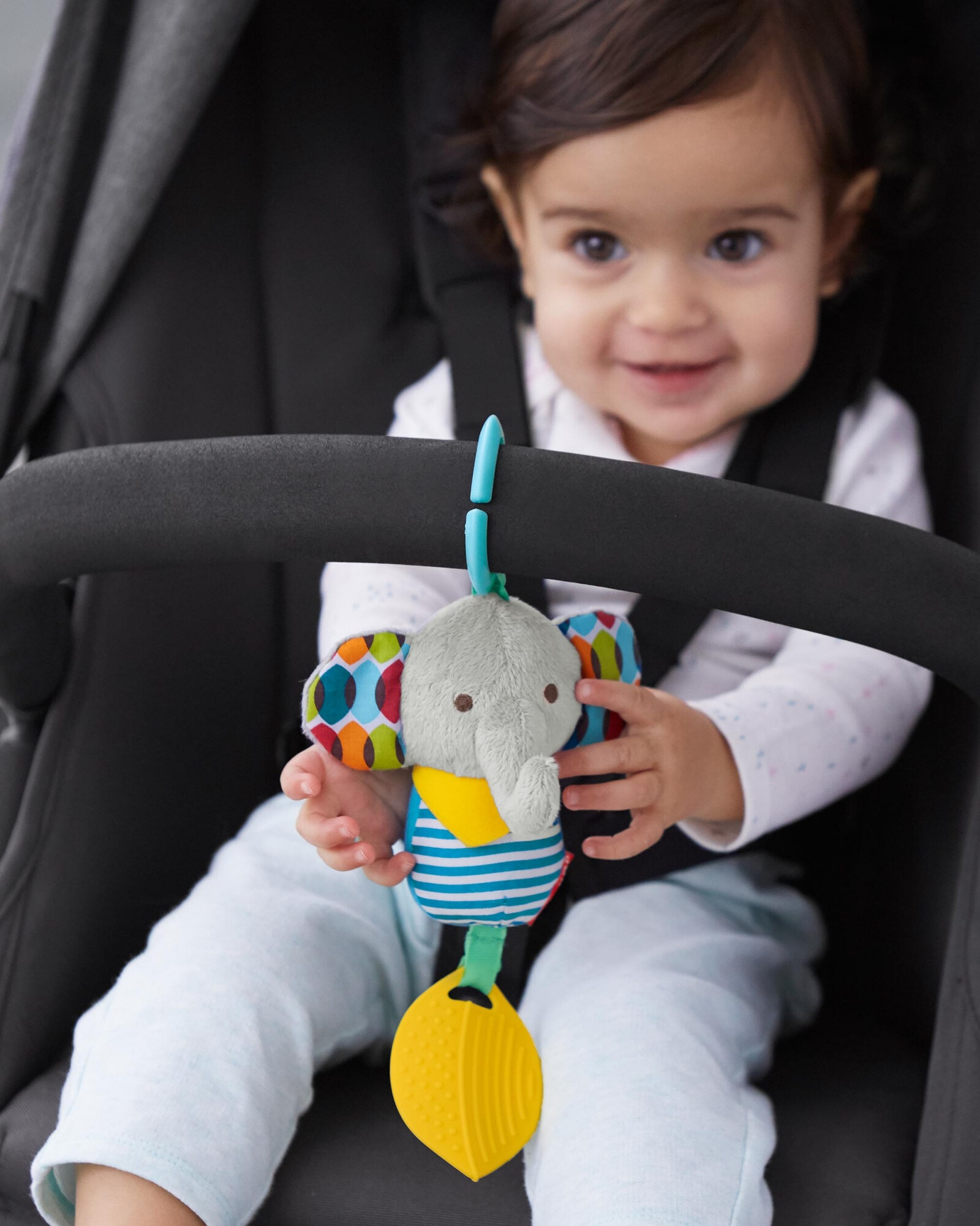 Peluche colgante multisensorial, diseño elefante Peluche colgante multisensorial, diseño elefante