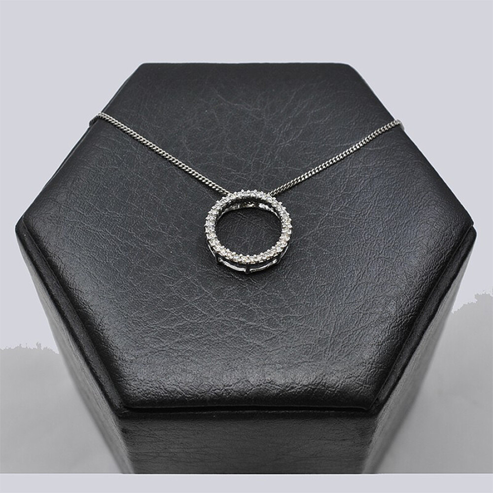 Colgante En Oro 18K Blanco Y Brillantes Colgante En Oro 18K Blanco Y Brillantes