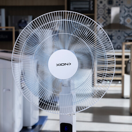 ventilador de pie slim con control COLOR UNICO