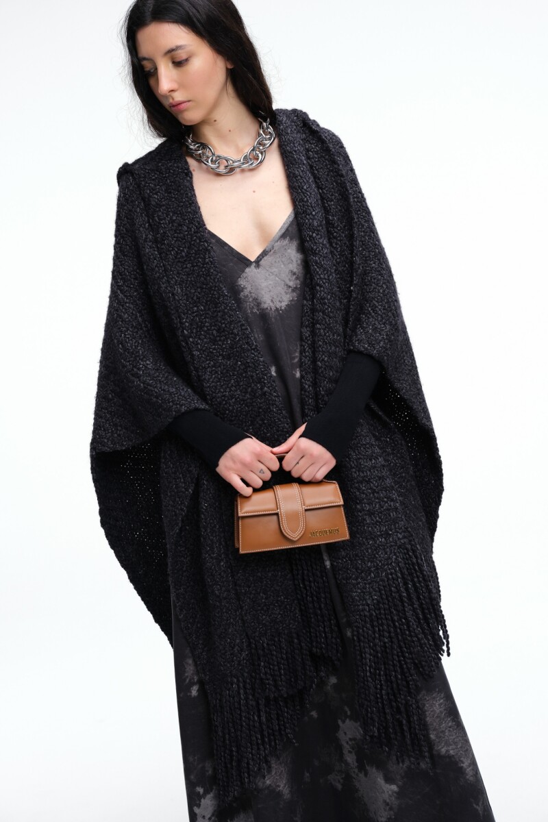 RUANA CAPUCHA Y BUFANDA Negro