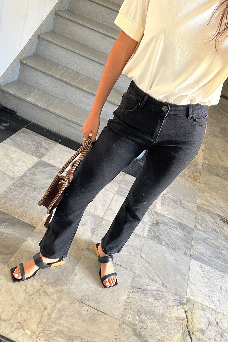Nust Black